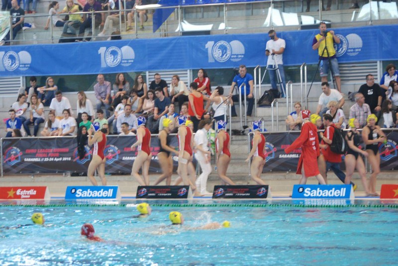 αλλαγή πάγκων στο ημίχρονο της αναμέτρησης