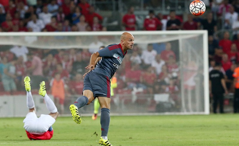 Ο Καμπιάσο σε μία προσπάθειά του στα πρώτα λεπτά της αναμέτρησης