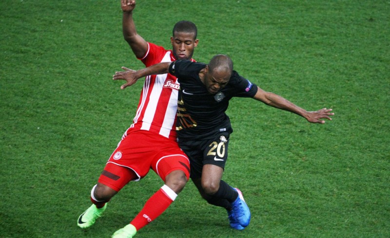 Δίνει πολλές 