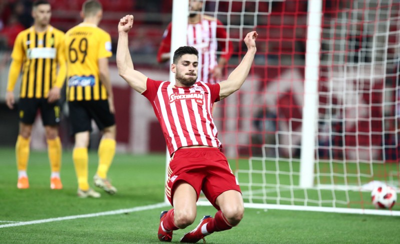 Ο Μασούρας μόλις έχει σκοράρει (27', 1-0) και πανηγυρίζει