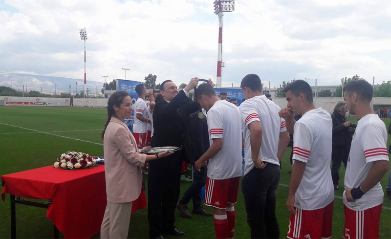 Οι πρωταθλητές παίρνουν τα μετάλλιά τους