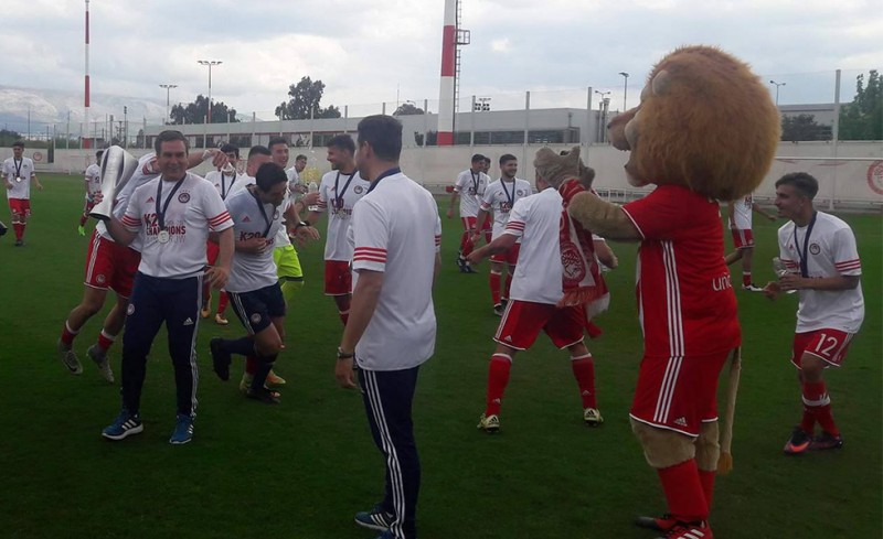 Το καθιερωμένο μπουγέλο εν μέσω πανηγυρισμών