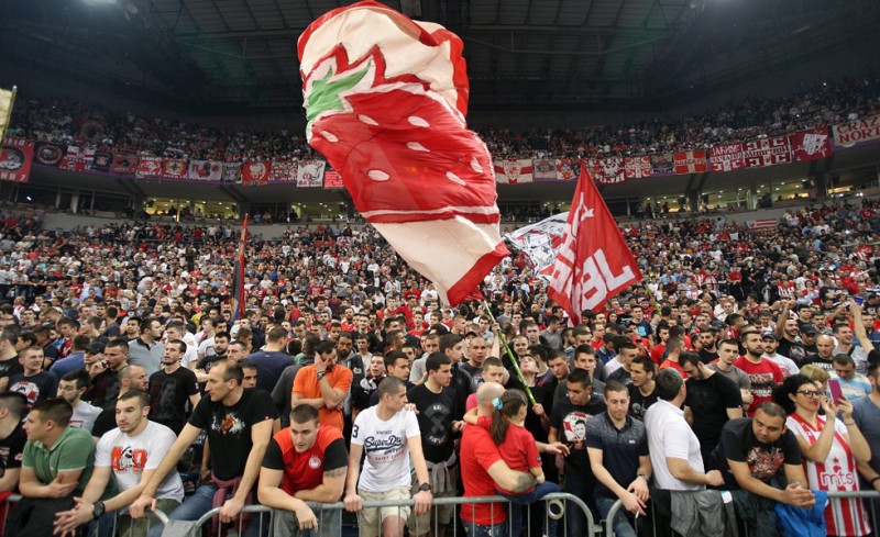Δεν πέφτει... καρφίτσα στην Kombank Arena!