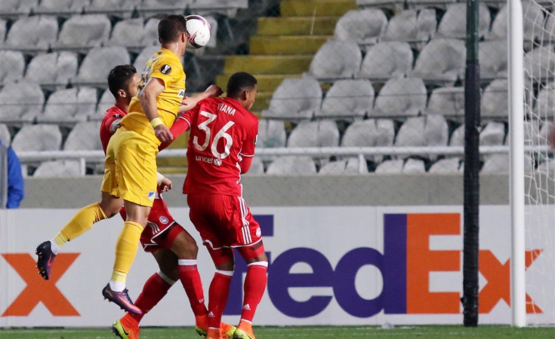 Η... φοβερή αντίδραση των στόπερ: Δεν πηδάει ΚΑΝΕΙΣ και αφήνουν τον Σωτηρίου να σκοράρει!