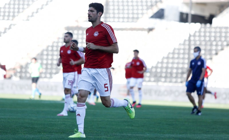 Εικόνα από το ζέσταμα του Ολυμπιακού στην Τούμπα.