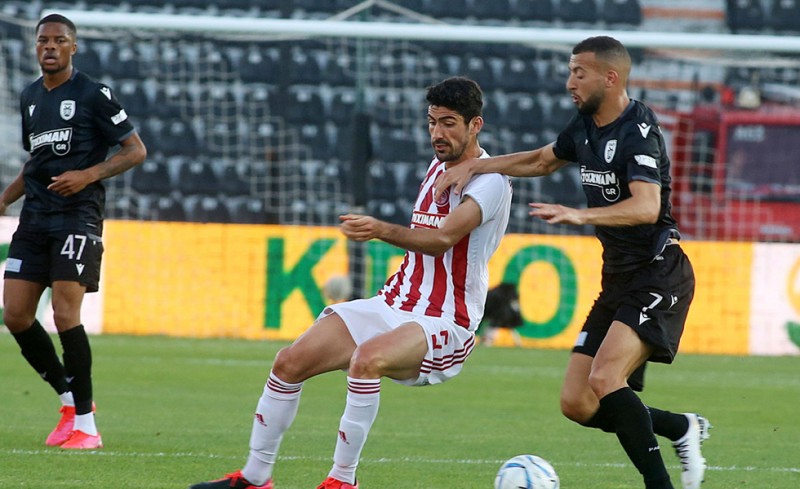 Φάση από το παιχνίδι στην Τούμπα.