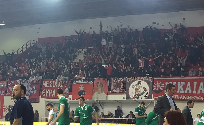 Εικόνα από τις εξέδρες στο Ρέντη