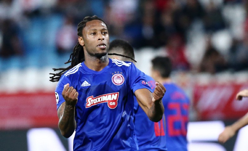 Ο Σεμέδο πανηγυρίζει το γκολ που σημείωσε στο 37'.