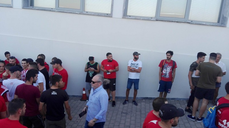 Έφτασε στα γραφεία της «ερυθρόλευκης» ΠΑΕ και ο πρόεδρος του Ερασιτέχνη Ολυμπιακού, Μιχάλης Κουντούρης