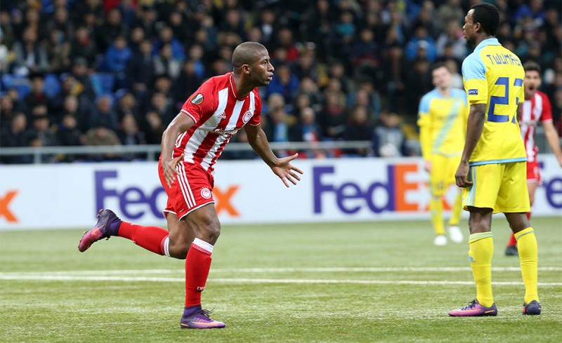 Ο Σεμπά πανηγυρίζει το γκολ που σημείωσε (29')