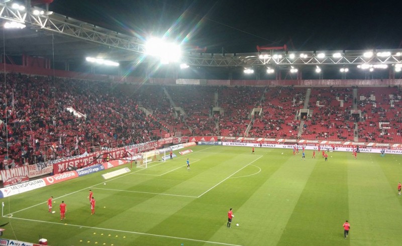 Οι παίκτες κάνουν ζέσταμα αυτή την ώρα